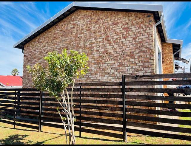 2 BEDROOM TOWNHOUSE FOR SALE IN GROBLERPARK